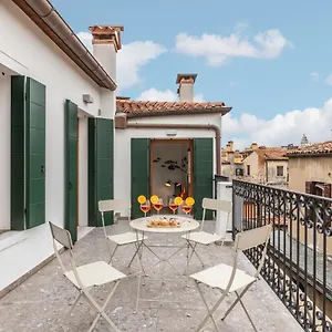 https://la-bricola-terrace-apartment.hotelinveneto.com